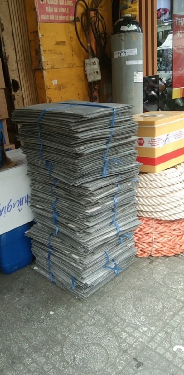 Thảm lót sàn cũ