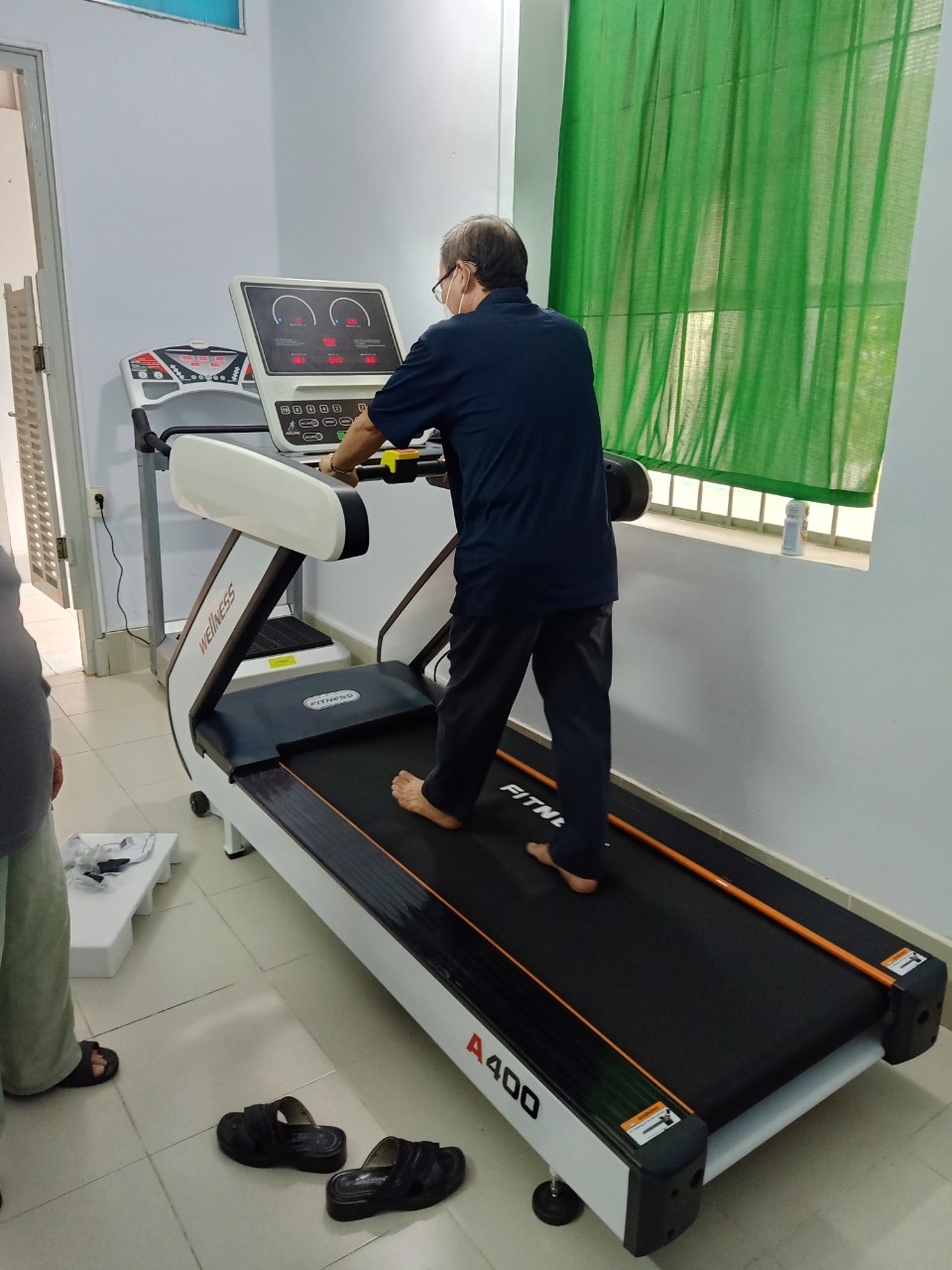 Máy chạy bộ MBHGYM A400